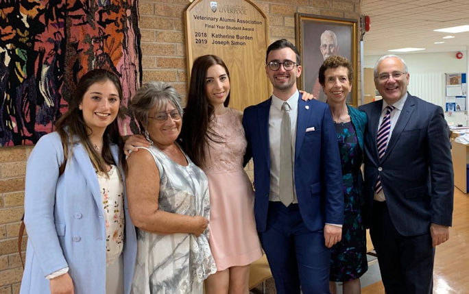 Vet Alumni Final Year Student Award Winner, Joe Simons and family