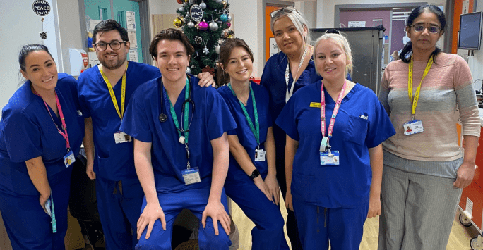 Group photo of Shannon with her colleagues at the hospital